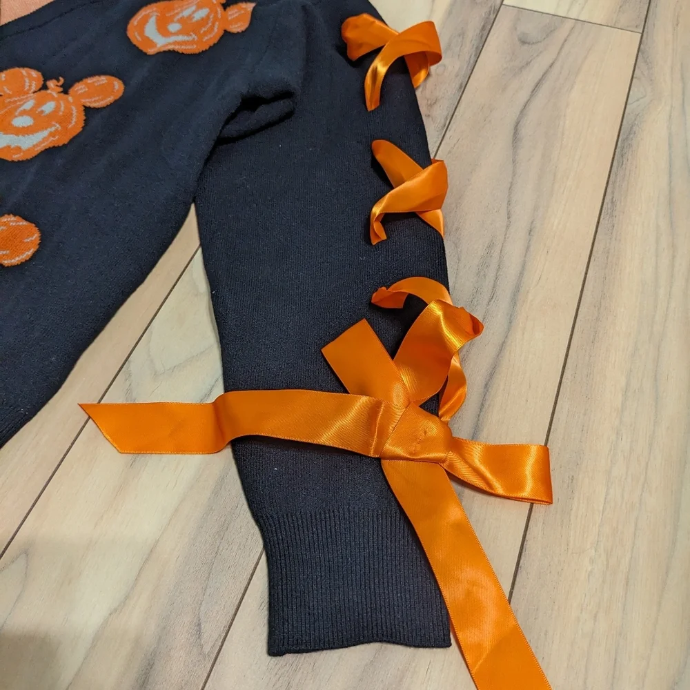 NWT! Disney Parks Her Universe Halloween Mickey Mouse Pumpkin Ribbon Cardigan M - Picture 3 of 16